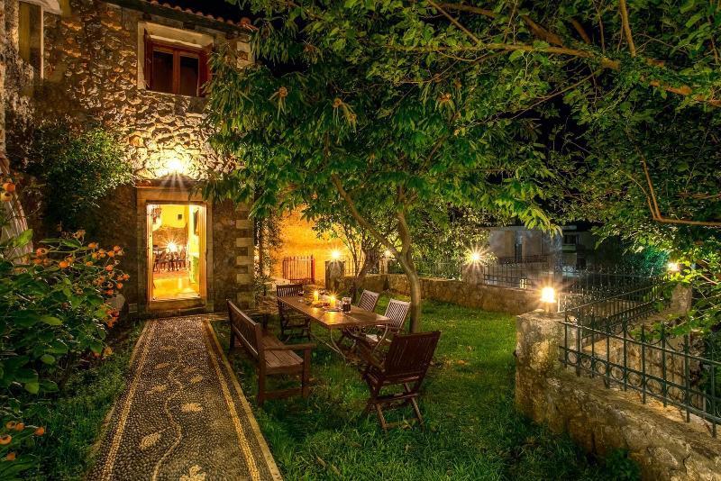 Ifigenia Lux Maisonette In Oldtown And Villas In Theriso Vilage 14 Km Outside Of Chania Hriszí Aktí Haniá Kültér fotó
