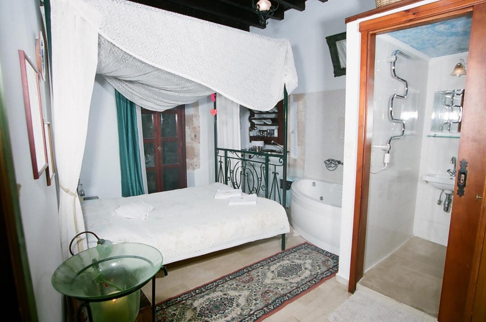 Ifigenia Lux Maisonette In Oldtown And Villas In Theriso Vilage 14 Km Outside Of Chania Hriszí Aktí Haniá Kültér fotó