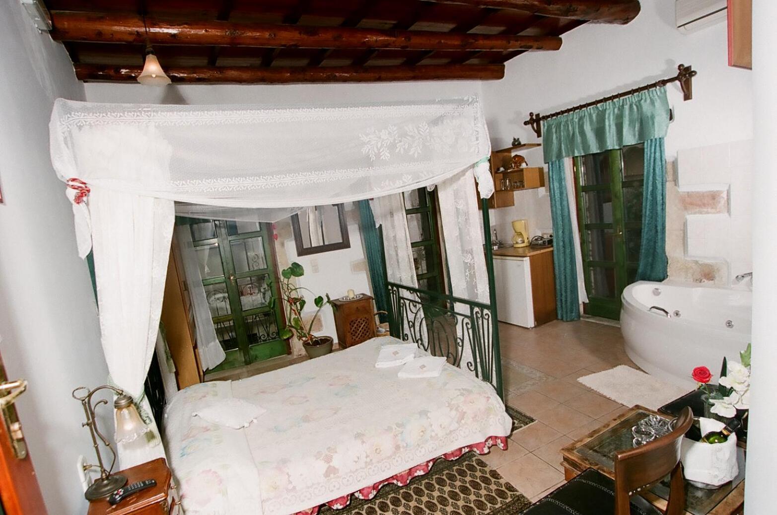 Ifigenia Lux Maisonette In Oldtown And Villas In Theriso Vilage 14 Km Outside Of Chania Hriszí Aktí Haniá Kültér fotó