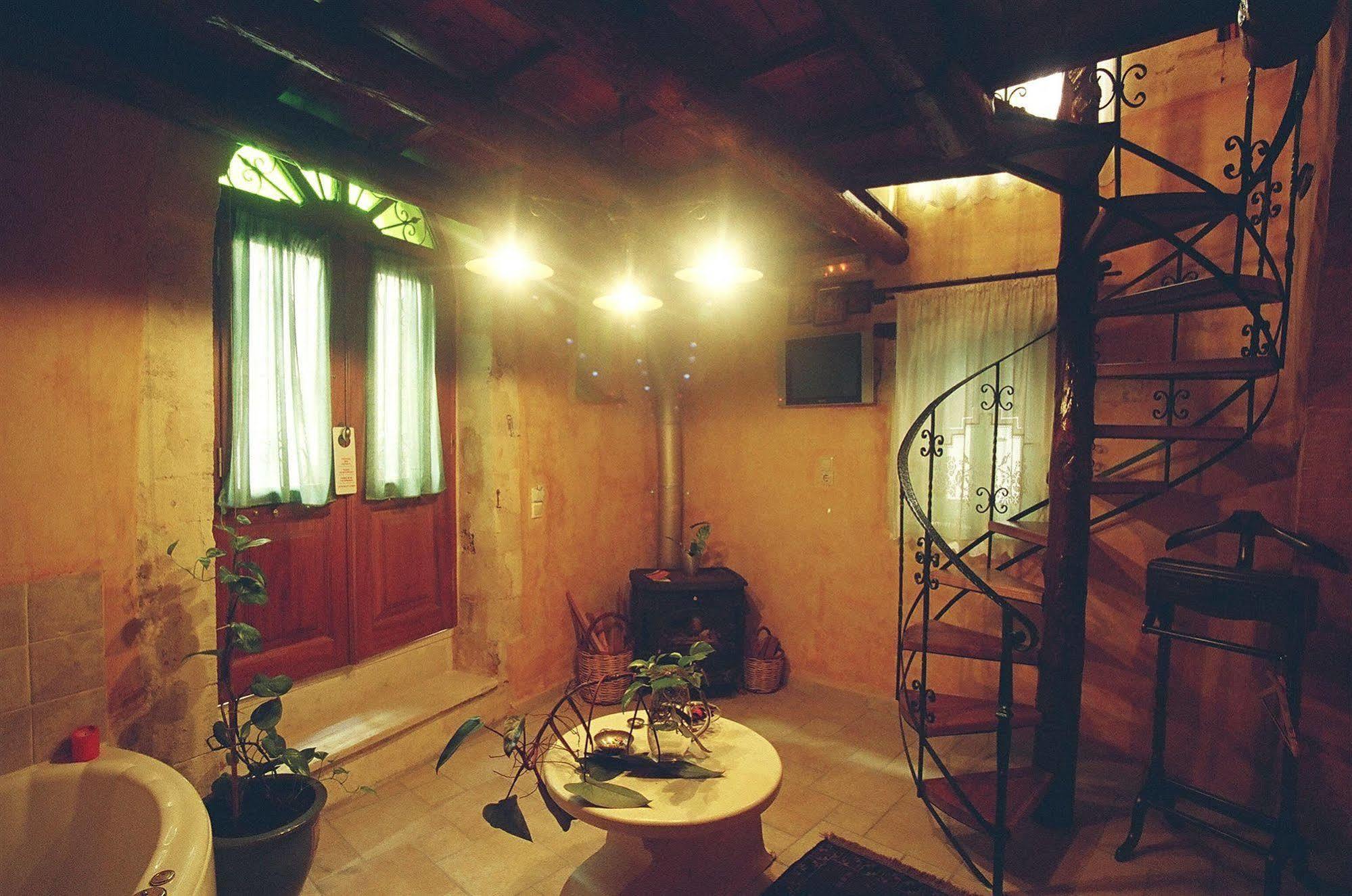 Ifigenia Lux Maisonette In Oldtown And Villas In Theriso Vilage 14 Km Outside Of Chania Hriszí Aktí Haniá Kültér fotó